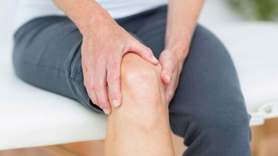 Durerea de genunchi este un simptom cheie al osteoartritei genunchiului